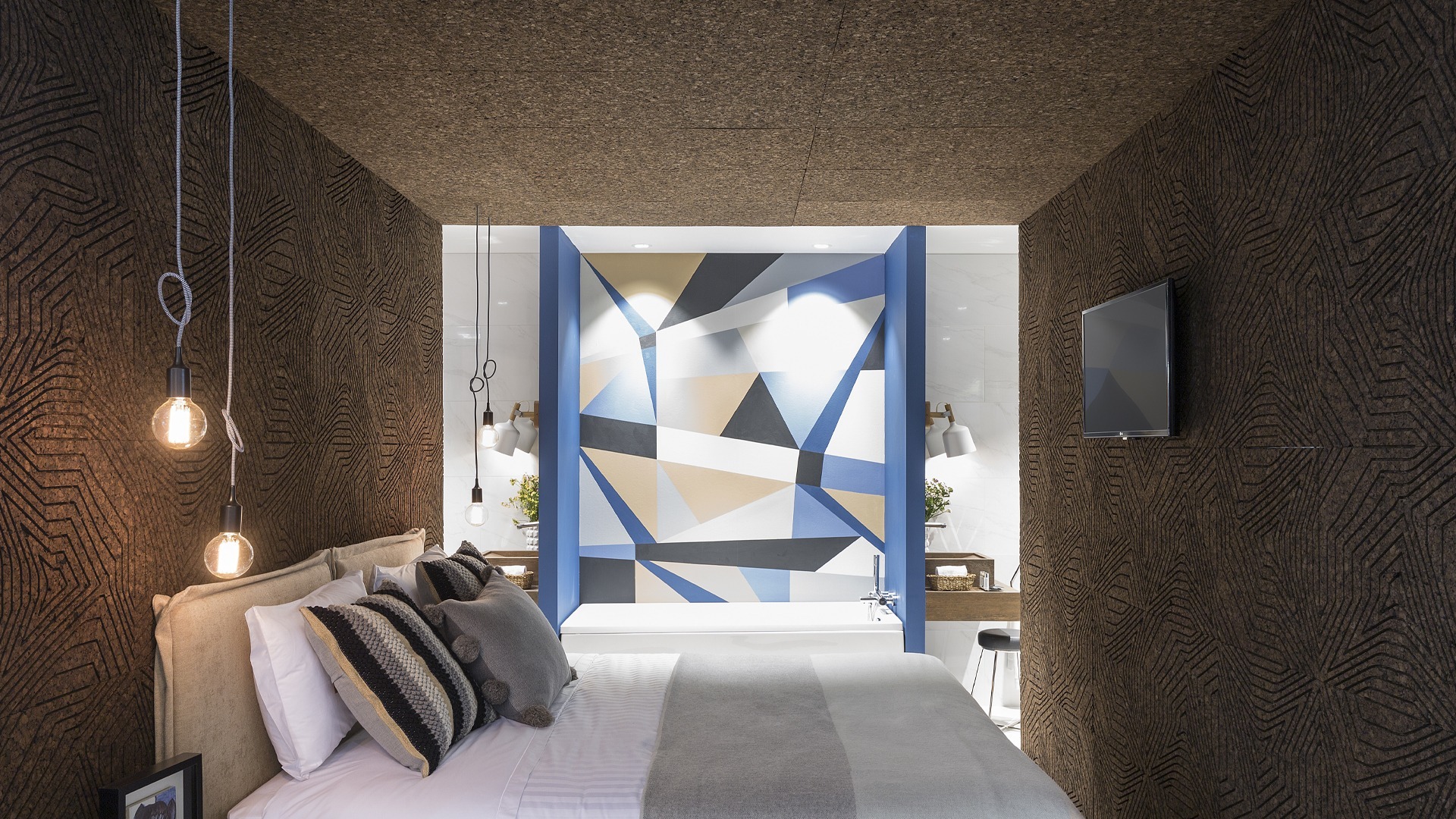 Quarto Hotel Product Image