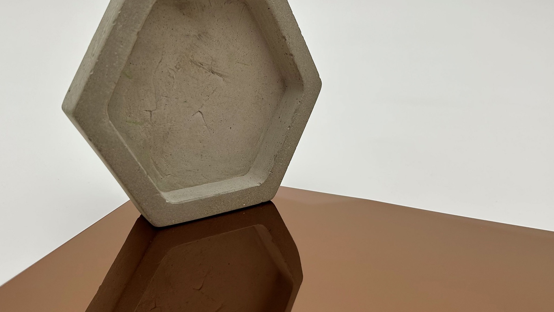 SL Facet Red Brown Header Image